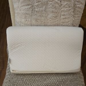 Luxurious White Memory Foam Pillow